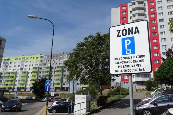 Ilustračný obrázok k článku Vraky v Karlovej Vsi uvoľnia parkovacie miesta
