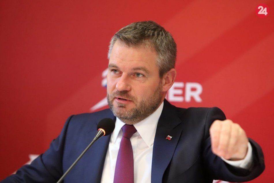 Ilustračný obrázok k článku Premiér sa zastal prezidentky. "Nikdy, nikdy, nikdy," spustil na margo Kotlebu