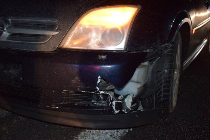 Ilustračný obrázok k článku Auto zachytilo chodca ležiaceho uprostred cesty: Muž (†48) zrážku neprežil