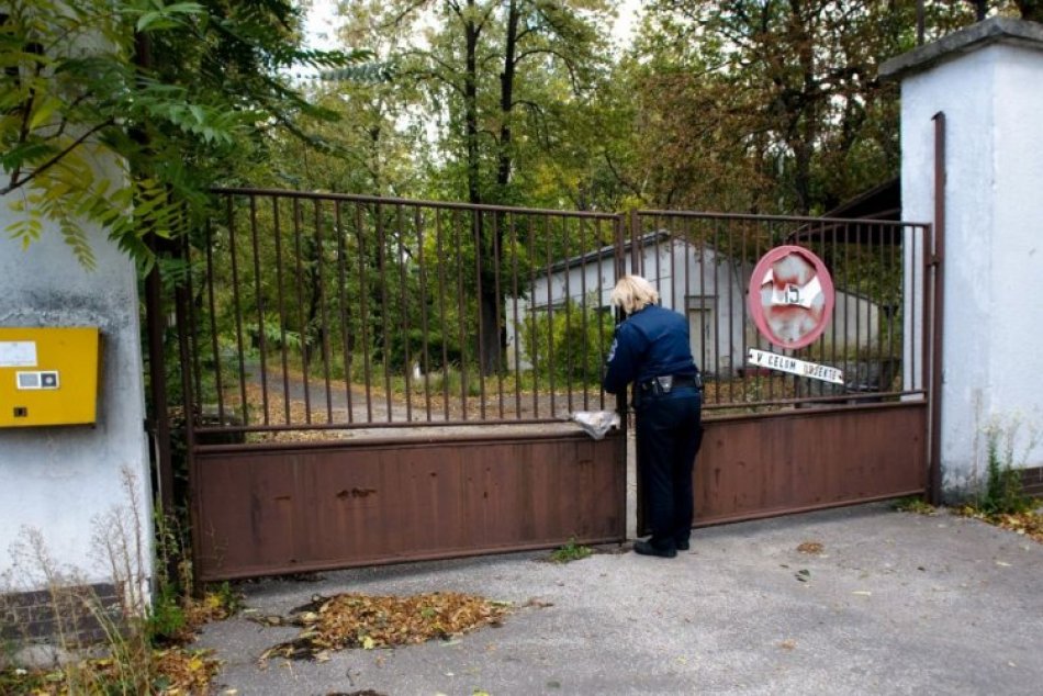 Ilustračný obrázok k článku Do skladu v areáli bývalých kasární sa vlámal zlodej: Čo si odniesol?