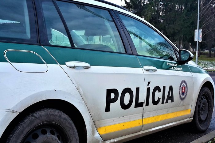 Ilustračný obrázok k článku V centre Bystrice HAVAROVALI policajti: Vodič aj spolujazdec utrpeli zranenia