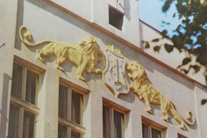 Ilustračný obrázok k článku Keď radnica sídlila na námestí. Pamätáte, čím boli známe humenské budovy v minulosti?