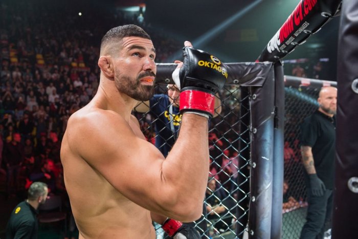 Ilustračný obrázok k článku Od skromného chlapca až na samotný MMA trón: Prichádza film o Attilovi Véghovi