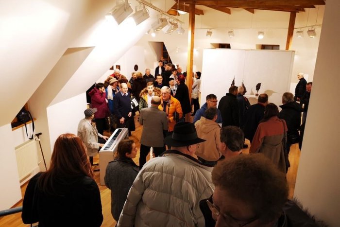 Ilustračný obrázok k článku Jedinečná výstava v bystrickej galérii: Na vernisáži to žilo, FOTO a VIDEO