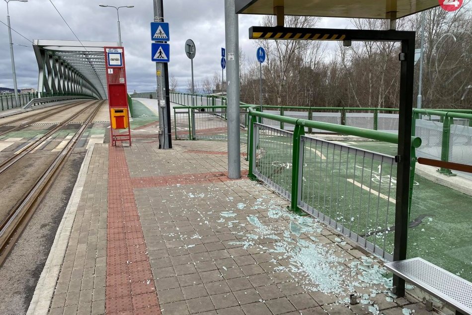 Ilustračný obrázok k článku Tragédia v Myjave vyvolala otázniky: Sú zastávky MHD bezpečne ukotvené?