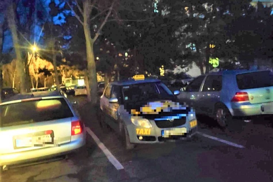 Ilustračný obrázok k článku Sfetovaný taxikár Mišo (38): Policajti ho stopli, v aute mal dvoch ľudí! FOTO
