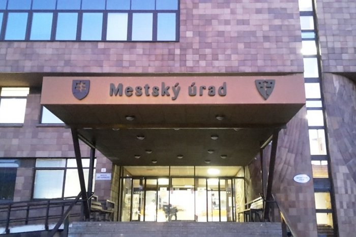 Ilustračný obrázok k článku V tento deň nič nevybavíte: Mestský úrad v Žiline zatvoria pre poruchu na potrubí