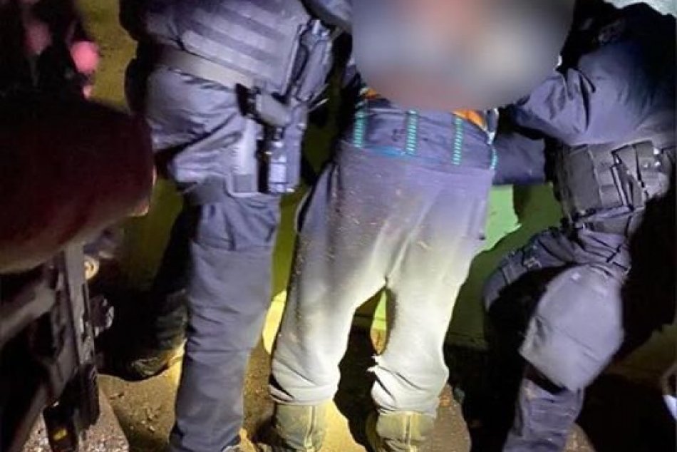 Ilustračný obrázok k článku Nočná dráma na Gemeri: V rodinnom dome zasahovali kukláči, FOTO