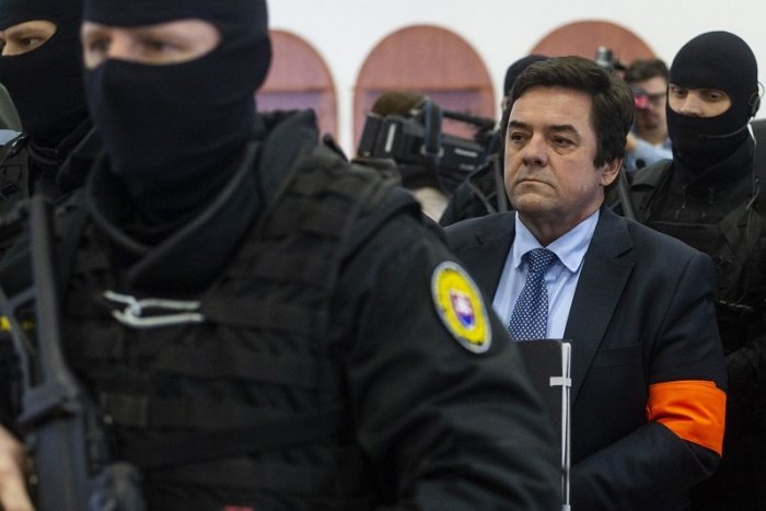 Ilustračný obrázok k článku Kauza vraždy Kuciaka: Zhabané telefóny, luxusné auto Kočnera a experti pred súdom