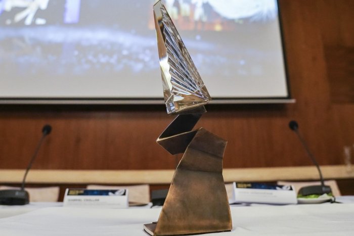 Ilustračný obrázok k článku Na ocenenie Krištáľové krídlo 2019 je nominovaná aj známa rodáčka z Humenného