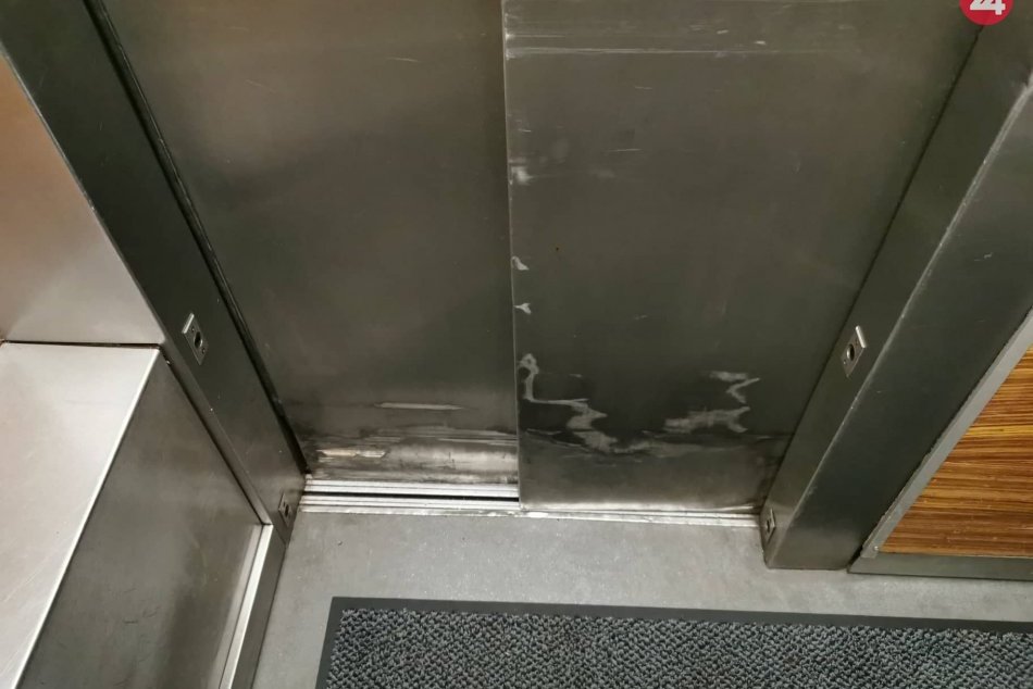 Ilustračný obrázok k článku Obrovská TRAGÉDIA! Po zaseknutí výťahu zomrelo batoľa