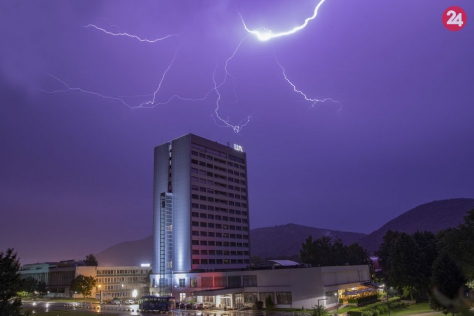Ilustračný obrázok k článku Čarovná príroda aj mesto pod Urpínom. ZÁBERY bystrického fotografa vyrážajú dych