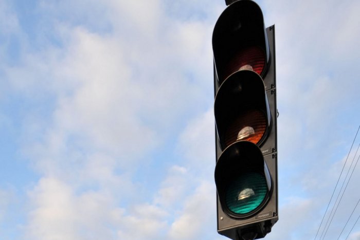 Ilustračný obrázok k článku Bystrica chce zmodernizovať svetelné križovatky: Vyjadriť sa môžu aj ľudia