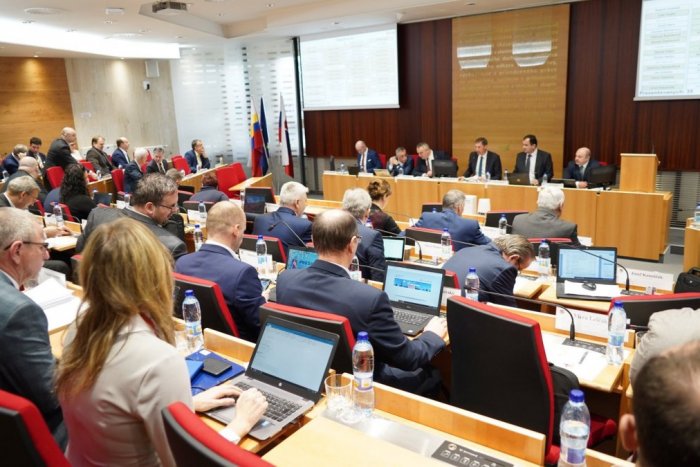 Ilustračný obrázok k článku Poslanci PSK schválili štvrtú zmenu rozpočtu: Došlo aj k netradične veľkej úprave