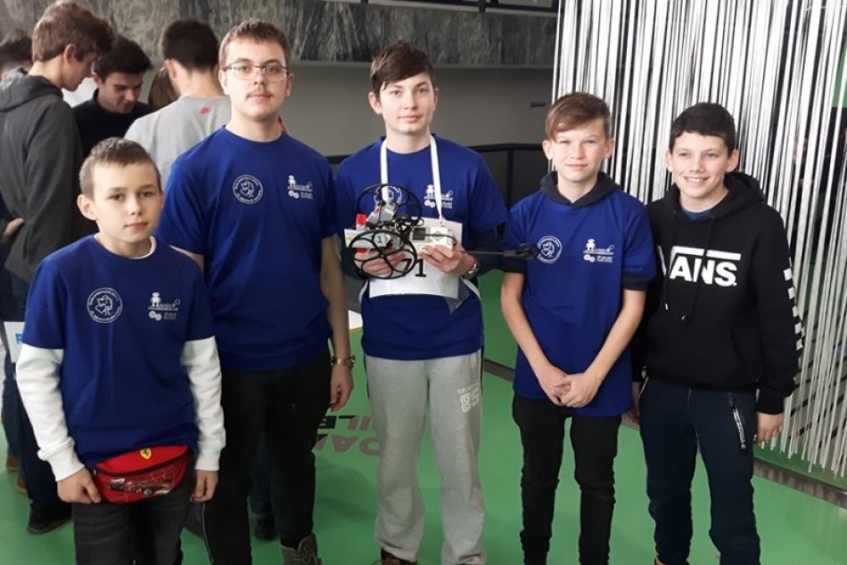 Ilustračný obrázok k článku Šikovnosť našich školákov sa znova ukázala: Podmanili si svet robotiády, FOTO