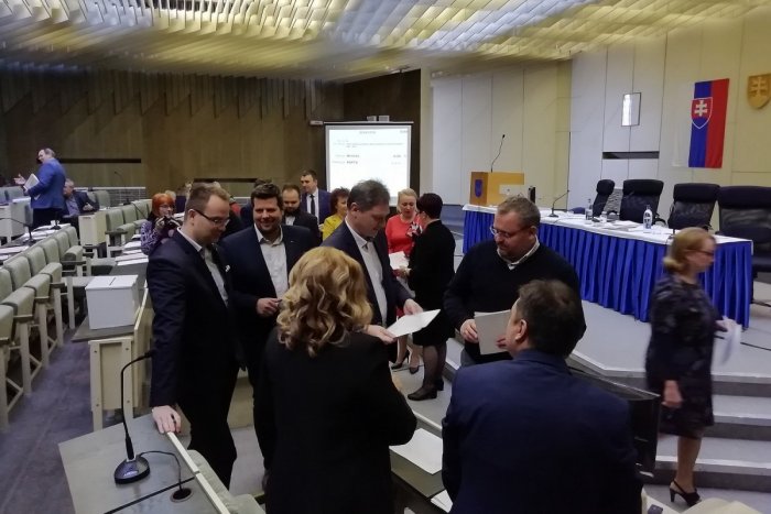 Ilustračný obrázok k článku Humenné už pozná meno nového hlavného kontrolóra. Jeho voľba mala zvláštnu príchuť