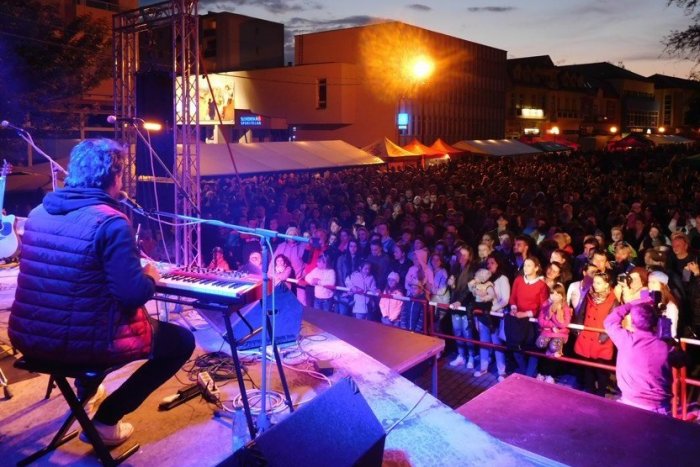 Ilustračný obrázok k článku Pódium pri Fontáne lásky chce zmeniť podobu: Pozrite si VIZUALIZÁCIU