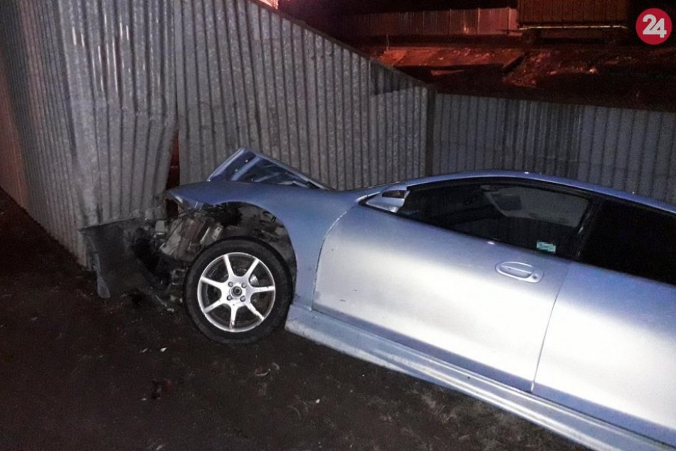 Ilustračný obrázok k článku Kuriózna nehoda vo Zvolene: Auto v priekope a vedľa neho muž. Čo tvrdil polícii? FOTO
