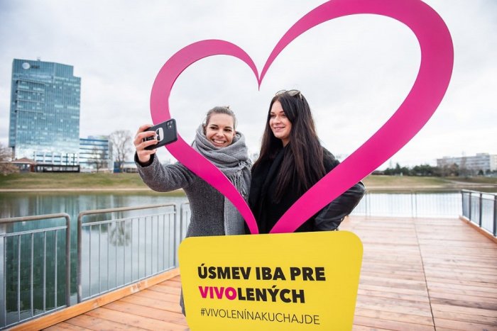 Ilustračný obrázok k článku Na Kuchajde pribudlo veľké srdce, ľudia sa pri ňom fotia