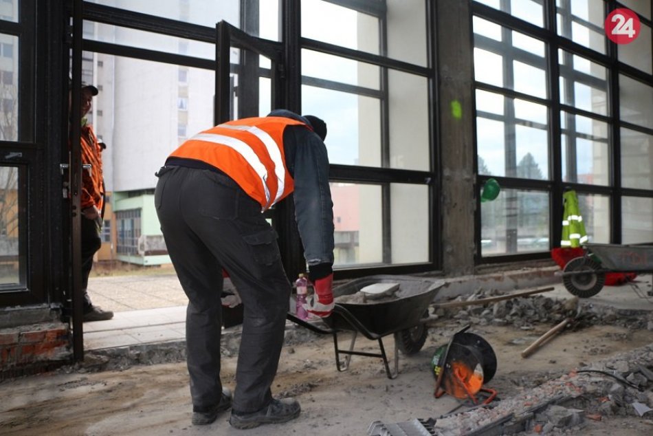 Ilustračný obrázok k článku Aký bude rok 2021 pre stavebníkov? Prinesie im viacero výziev