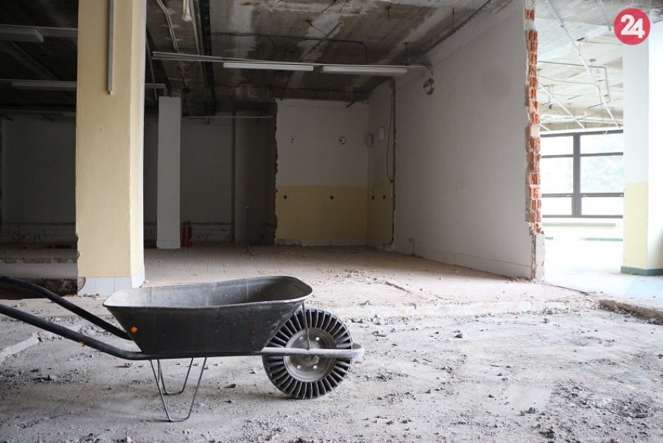 Ilustračný obrázok k článku Roky rozostavaná hala v Rajci sa dočká: Vznikne tu športovisko aj tržnica