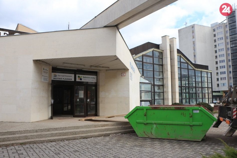 Ilustračný obrázok k článku Bezén je fuč, chlapi makajú: Veľká GALÉRIA z útrob plavárne