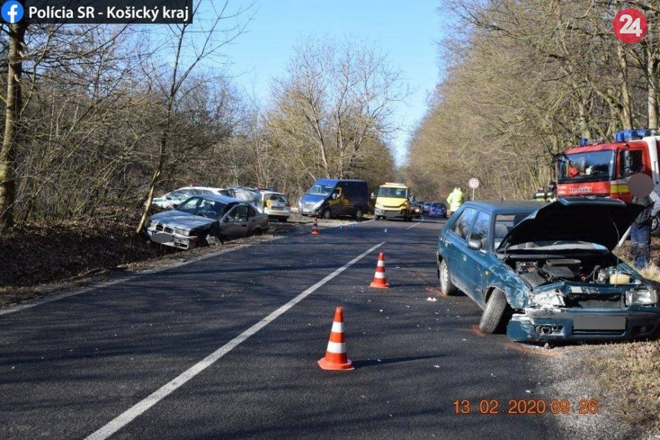 Ilustračný obrázok k článku Iba 14-ročný chlapec za volantom nabúral do dôchodcu: Ten utrpel ťažké zranenia, FOTO