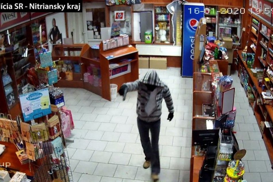 Ilustračný obrázok k článku Ozbrojený prepad trafiky: Duchaprítomná predavačka nahnala lupičovi strach, FOTO