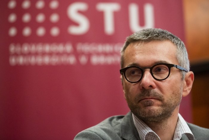 Ilustračný obrázok k článku ŠTRAJK!  Zamestnancov údajne zastrašuje dekan, rektor vraj zasiahnuť nemôže