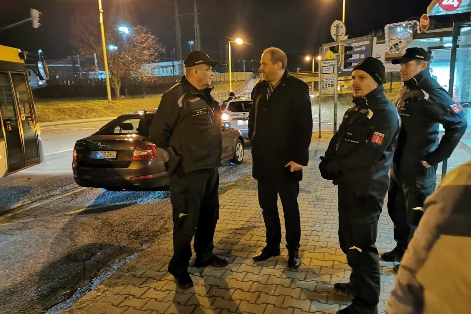 Ilustračný obrázok k článku Primátor s policajtmi zvyšujú bezpečnosť v MHD: Toto odhalili kontroly, FOTO