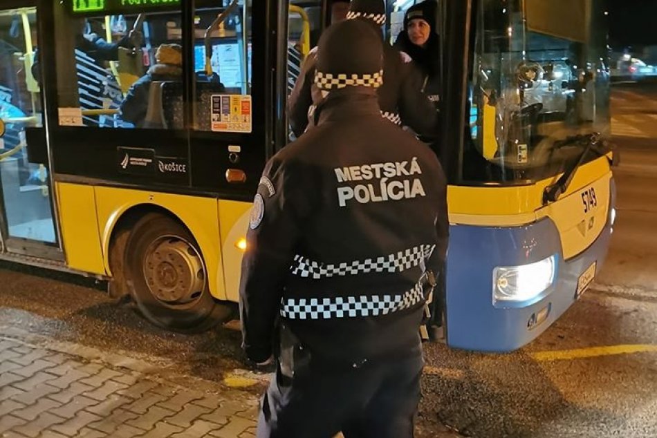 Ilustračný obrázok k článku KORONAVÍRUS v Košiciach: Do MHD iba TAKTO a mesto zatvára ihriská aj parky