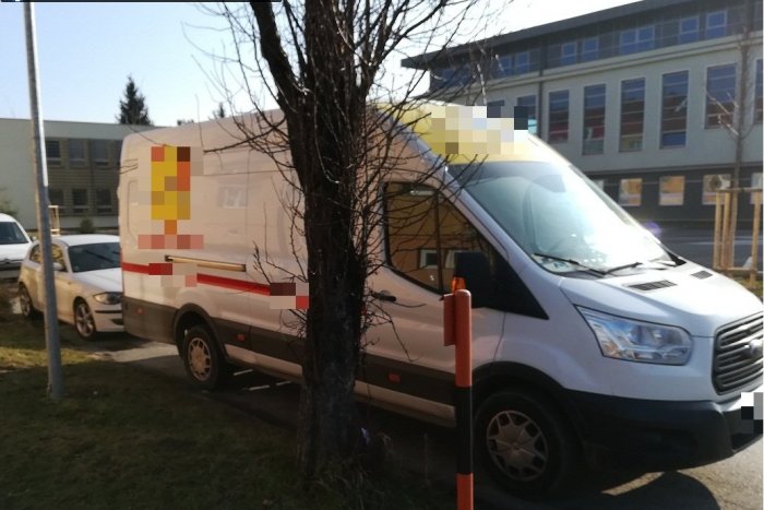 Ilustračný obrázok k článku Nepríjemné prekvapenie pre vodiča: Našiel takto zmenenú dodávku, FOTO