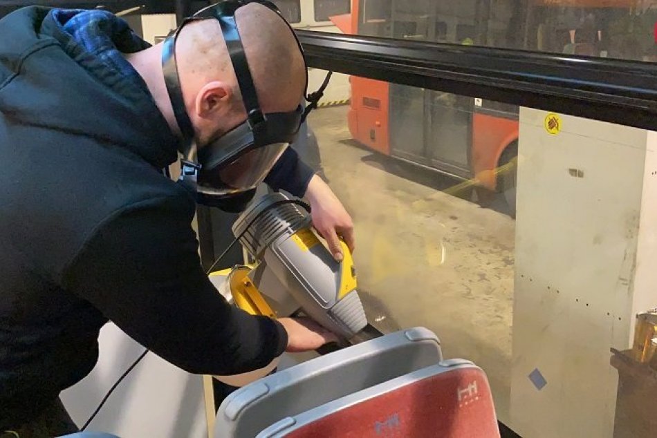 Ilustračný obrázok k článku Obávate sa, že ochoriete v MHD? Dopravný podnik sa dal do boja s vírusmi