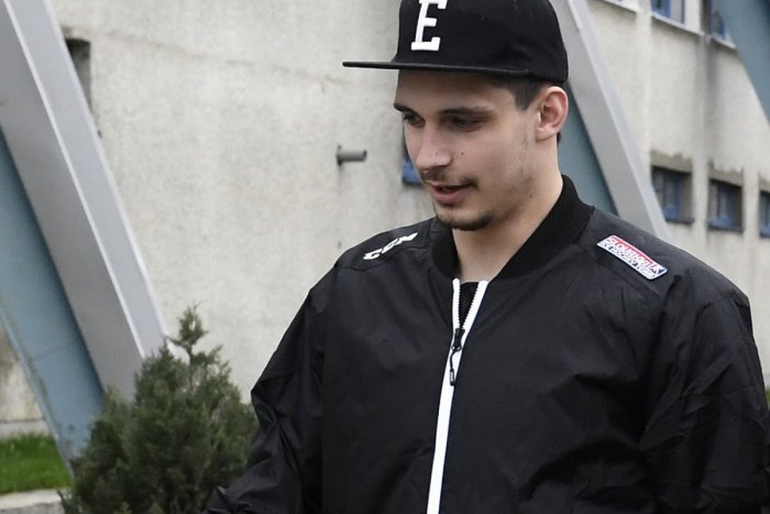 Ilustračný obrázok k článku Hokejista Šimun z Michaloviec získal krásne ocenenie: Dostal Zlatú prilbu