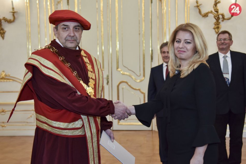 Ilustračný obrázok k článku Čaputová vymenovala 2 rektorov vysokých škôl. Kto povedie Akadémiu umení v BB?