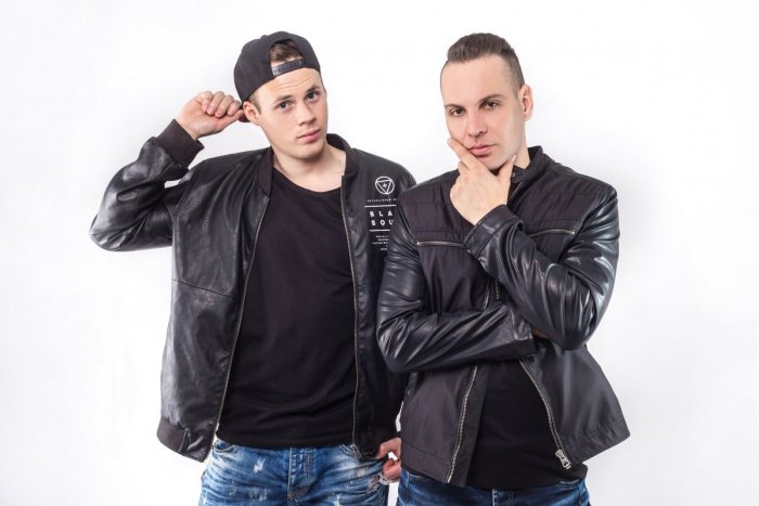 Ilustračný obrázok k článku Martinčania Drozďo & Demex opäť bodujú! Ich novinka je medzi naj tanečnými skladbami roka