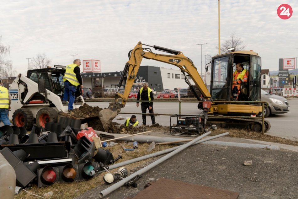 Ilustračný obrázok k článku Výmena semaforov v Ružomberku: Dočkáme sa konečne zelenej vlny? VIDEO