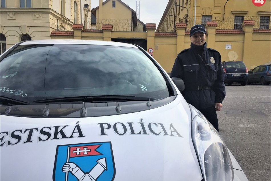 Ilustračný obrázok k článku Andrea nosí uniformu už 14 rokov: Policajtka sa nemôže rozplakať, keď na ňu nakričia