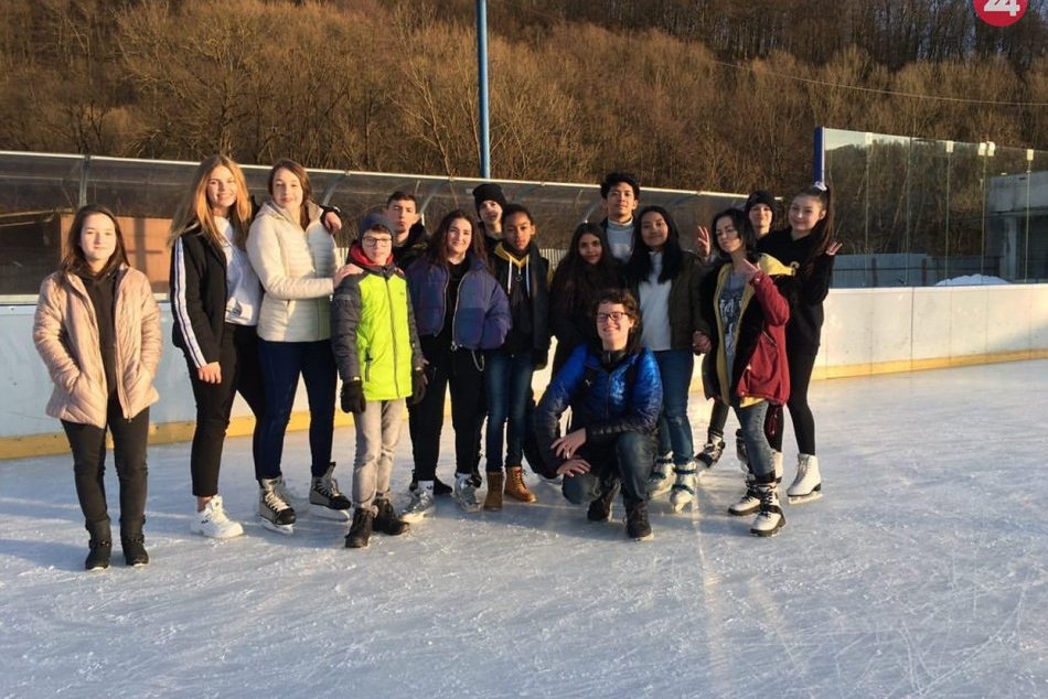 Ilustračný obrázok k článku Do Revúcej zavítali hostia až z Indonézie. Predviedli sa aj na korčuliach, FOTO