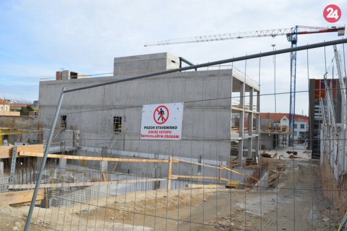 Ilustračný obrázok k článku Na stavenisku v Poprade mužovi išlo o život: Zavalila ho HLINA, utrpel závažné zranenia