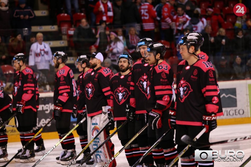 Ilustračný obrázok k článku Fanúšikovia bystrického hokeja, zbystrite: Kúpou unikátnych dresov pomôžete dobrej veci