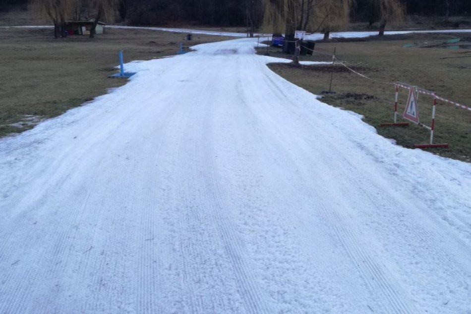 Ilustračný obrázok k článku Obdivuhodný boj s počasím: Klobúk dole, čo sa darí na plážovom kúpalisku, FOTO