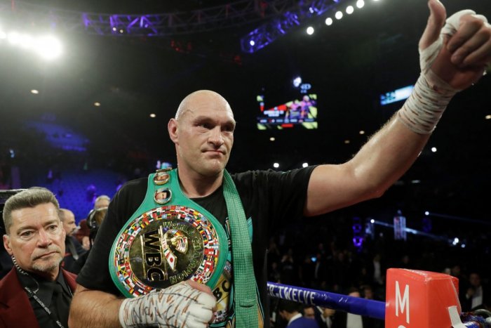 Ilustračný obrázok k článku Nabrúsený Fury knokautoval Wildera: Neverili by ste, čo mu ešte vyviedol!