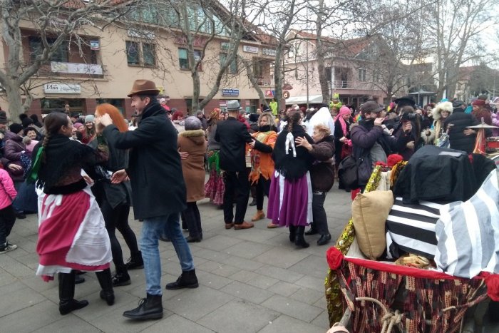 Ilustračný obrázok k článku Šaľania to roztočili na fašiangoch: Nechýbala hudba a parádne masky, FOTO