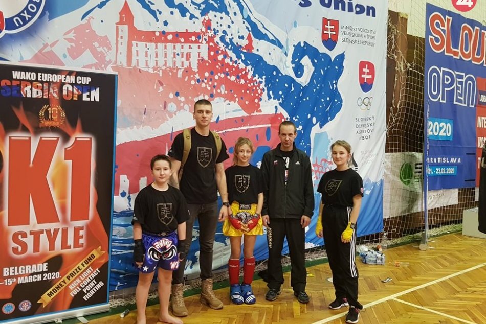 Ilustračný obrázok k článku Stovky kickboxerov a zahviezdili aj revúcke želiezka v ohni. Vybojovali 9 medailí, FOTO