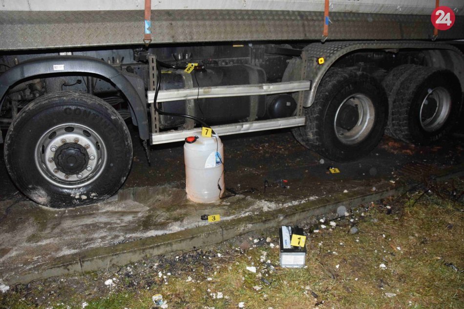 Ilustračný obrázok k článku Chceli si "načapovať" naftu z cudzieho. Páchateľov vo Zvolene prichytili pri čine, FOTO