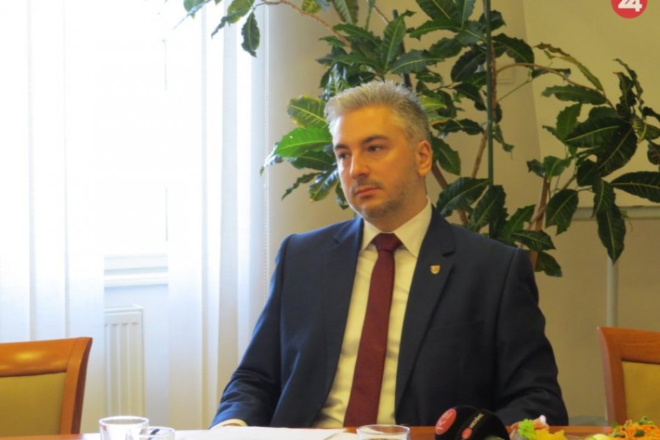 Ilustračný obrázok k článku Pozor na falošný profil Rasťa Trnku: Ľudí láka na peniaze a výhry