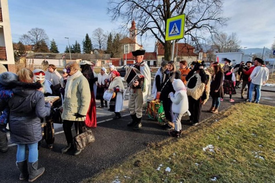 Ilustračný obrázok k článku Fašiangy v mikulášsky mestských častiach: FOTO z veselice