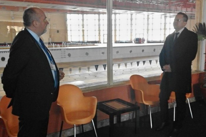 Ilustračný obrázok k článku Ministerská návšteva plavárne: Kedy cinknú sľúbené peniaze na rekonštrukciu?