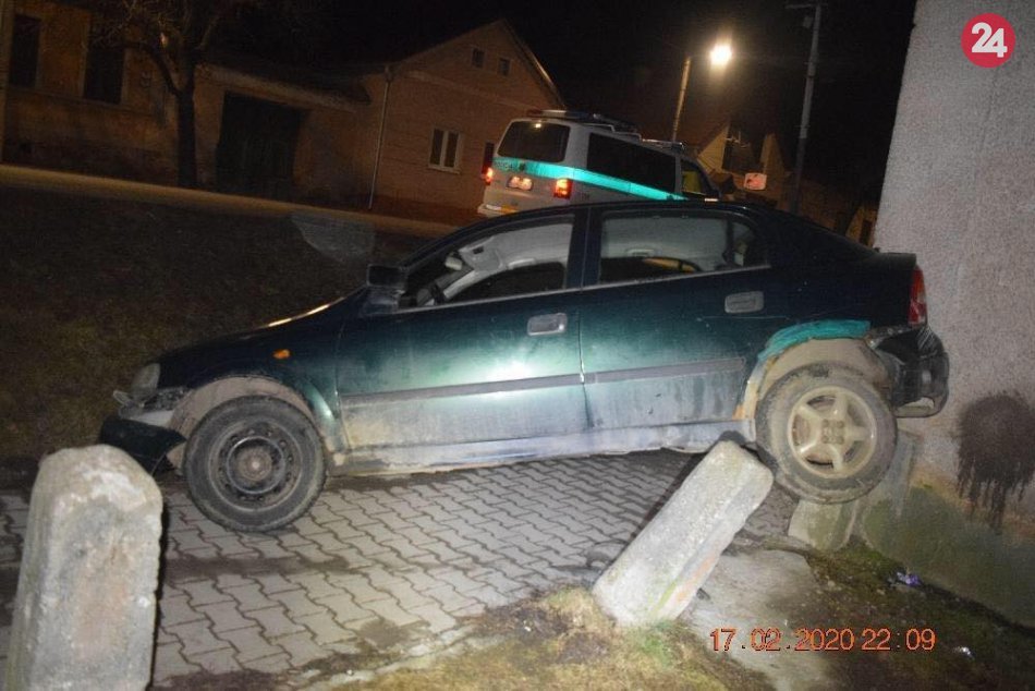 Ilustračný obrázok k článku Nikdy nemala vodičák, no posilnená alkoholom sadla za volant